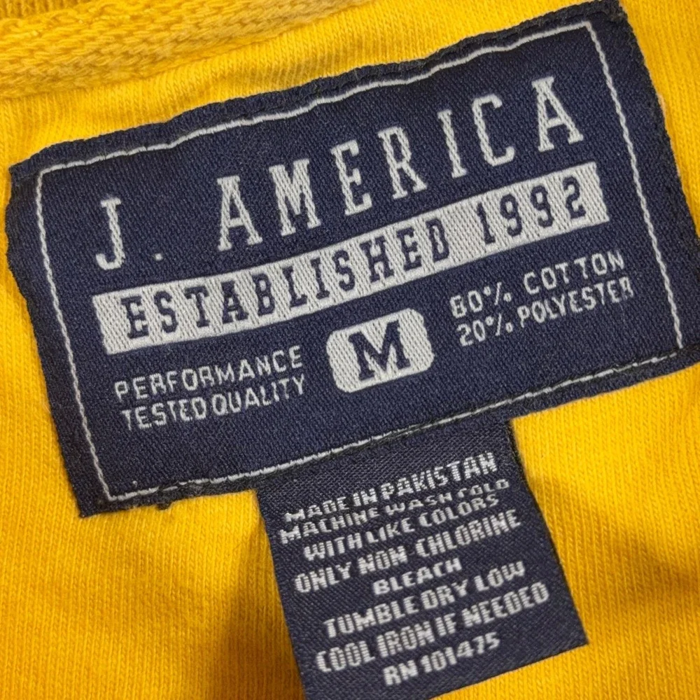Vintage North Dakota State Sweatshirt Men Medium Relaxed Yellow‎ Bison Y2K